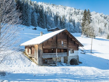 Ferme authentique à rénover avec emplacement exceptionnel à La Clusaz