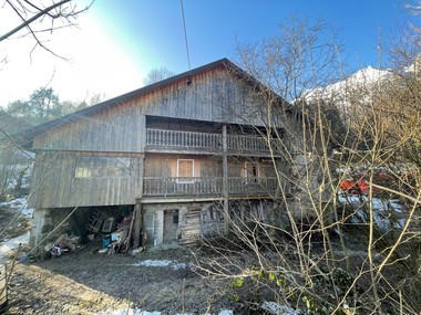 Ancienne ferme à rénover avec dépendances et terrain constructible