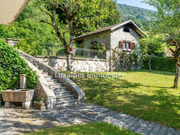 Grande maison de village à fort potentiel