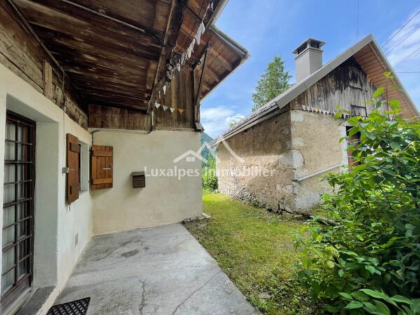 Ancienne ferme sur les hauteurs face à la Tournette