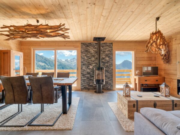 Magnifique Chalet Rénové à Manigod – Vue Panoramique sur les Montagnes