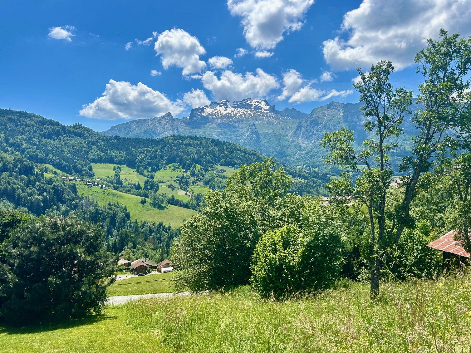 Réf : 30083-LUXALPESIMMOBILIER74230
800 m²


Venez découvrir ce terrain viabilisé , disposant d'un permis de construire.  D'une surface d'environ 800 m², avec une exposition plein Sud et une vue magnifique ! il se trouve à proximité du domaine skiable, des départs de randonnées, et du centre de Manigod. A découvrir sans tarder avec Luxalpes Immobilier ! Honoraires à la charge du vendeur.Honoraires à la charge du vendeur.  Les informations sur les risques auxquels ce bien est exposé sont disponibles sur le site Géorisques : georisques.gouv.fr. 
Votre contact : Thomas  LALANDE
Téléphone  :  0602236466